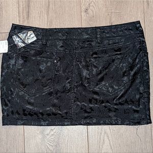 Nwt Lace mini skirt